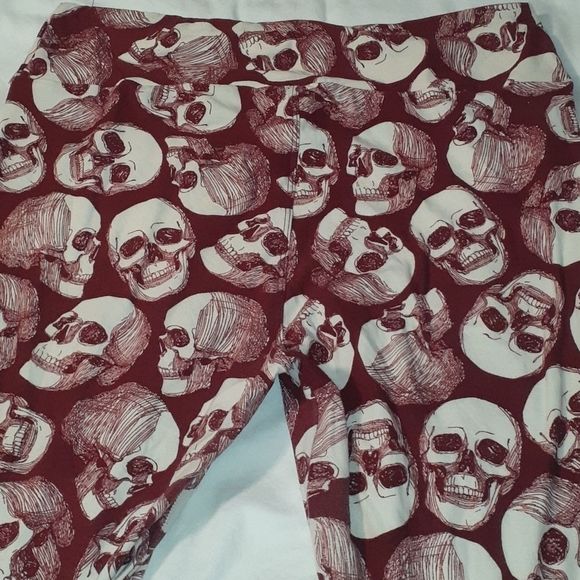 Rare Burgundy Sketched Skulls Lularoe Leggings‎ T&C - Picture 4 of 5